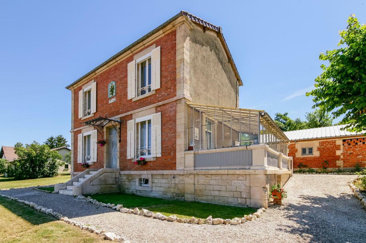 Maison Qui S'Y Frotte S'Y Pique Robert-Espagne エクステリア 写真